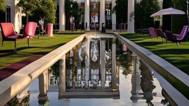 Trump's Reflecting Pool: A Symbol of Environmental Mismanagement