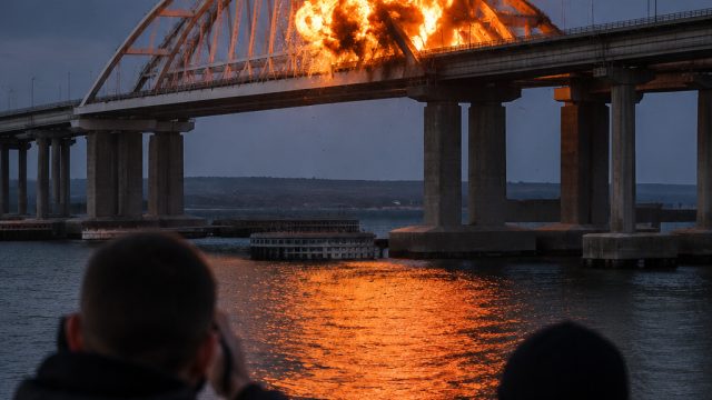 Ukraine Strikes Key Railway Bridge, Aiming to Cut Off Crimea | judi online24jam deposit pulsa slot, 
